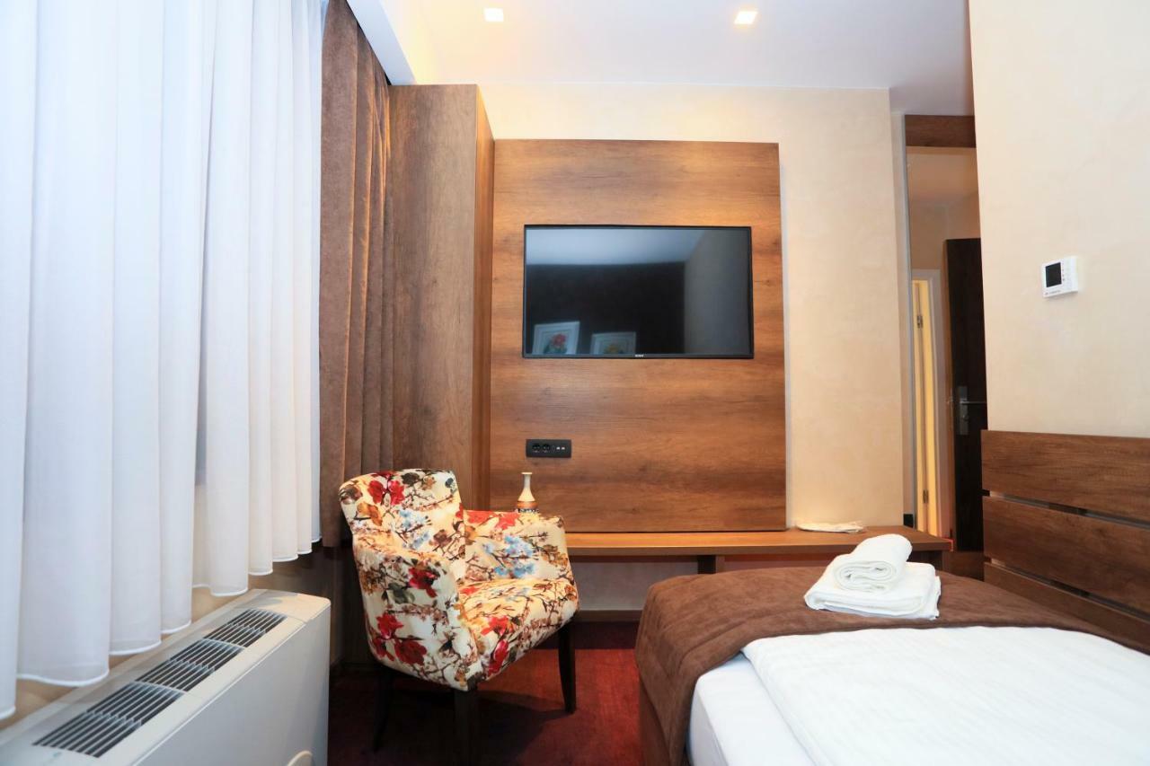 Carpe Diem Boutique Hotel Зеница Экстерьер фото